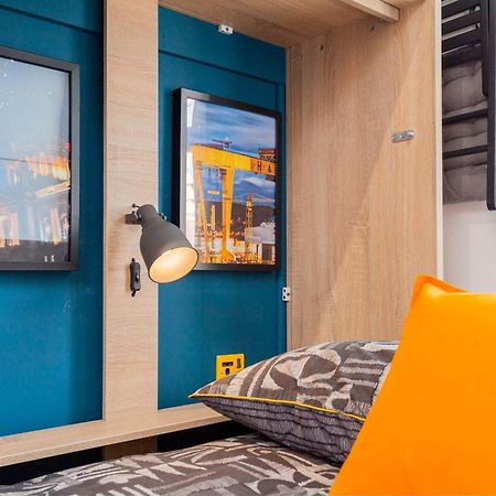 Funky City Apartment - Secure Parking - Wifi - Sleeps 6 - No Parties Belfast Buitenkant foto