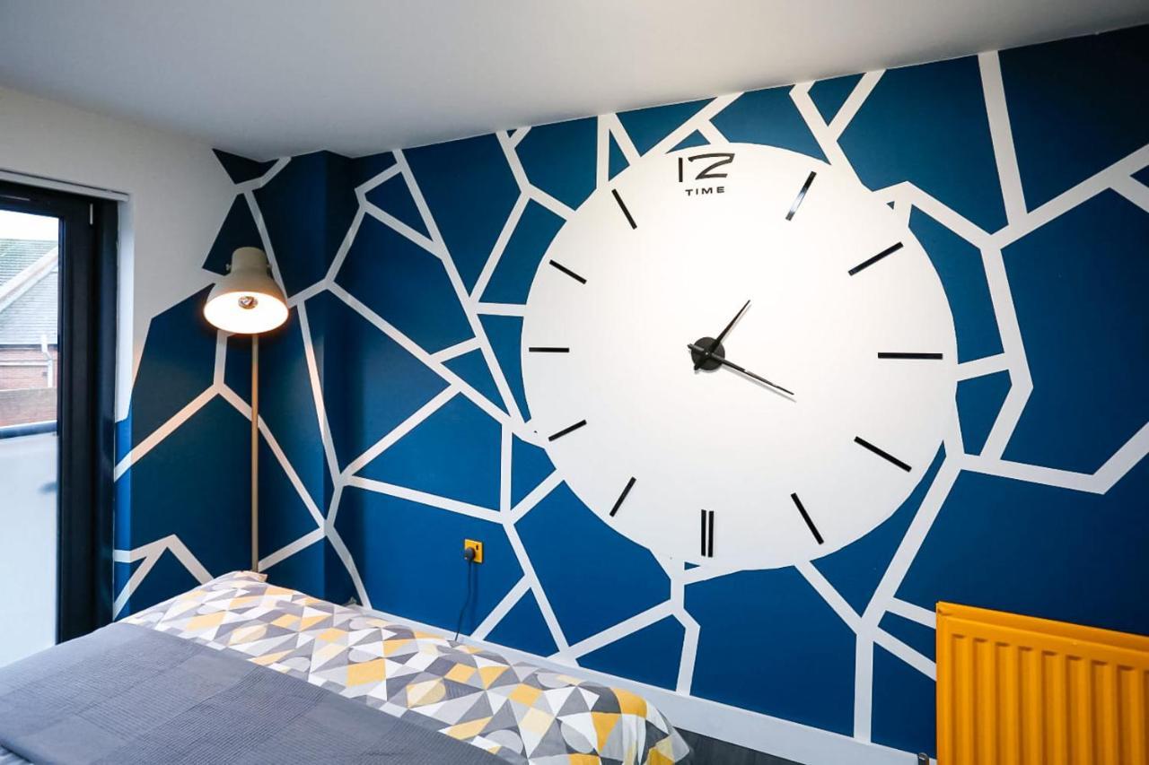 Funky City Apartment - Secure Parking - Wifi - Sleeps 6 - No Parties Belfast Buitenkant foto