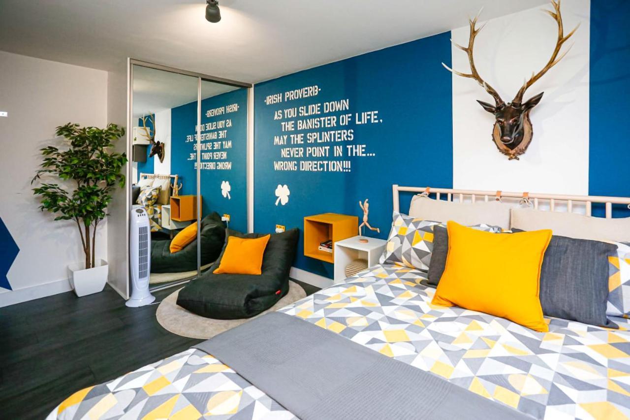 Funky City Apartment - Secure Parking - Wifi - Sleeps 6 - No Parties Belfast Buitenkant foto