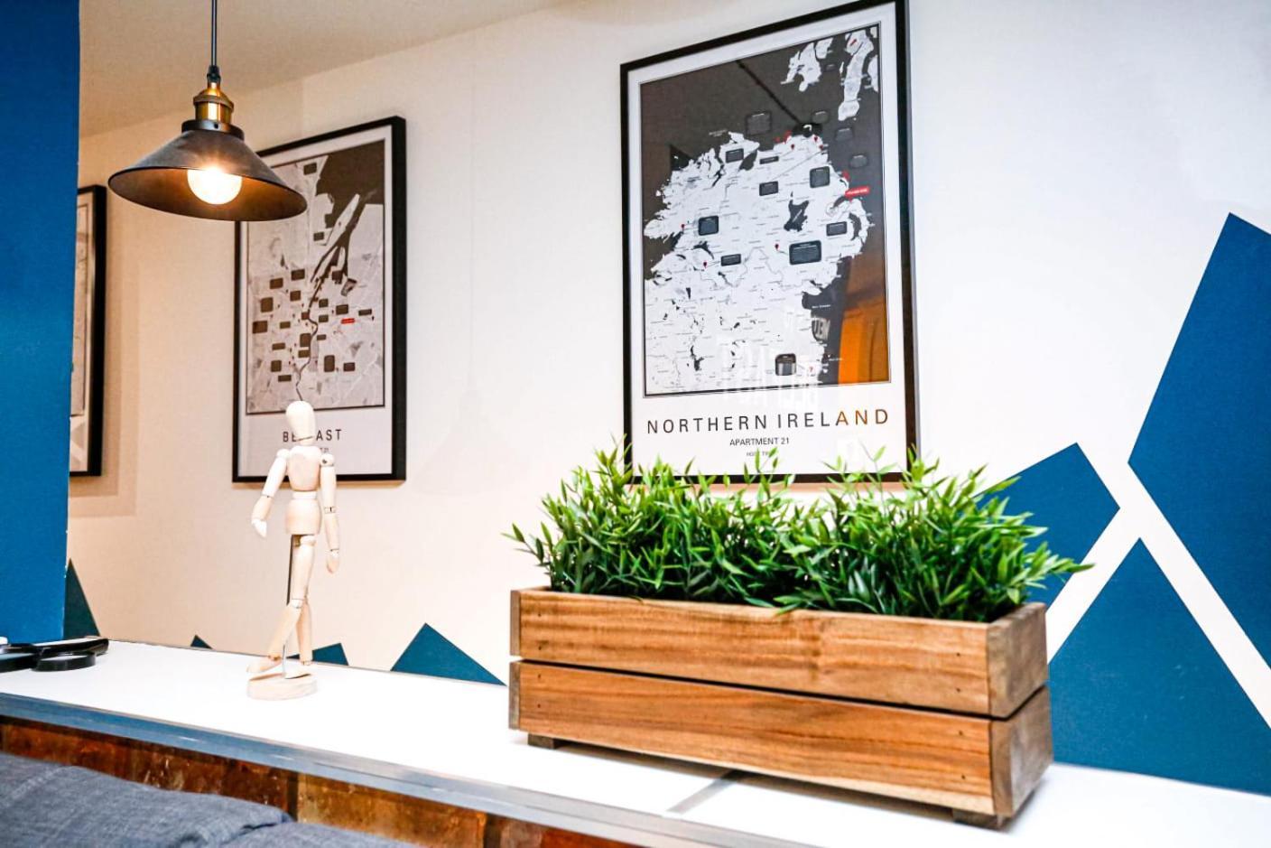 Funky City Apartment - Secure Parking - Wifi - Sleeps 6 - No Parties Belfast Buitenkant foto