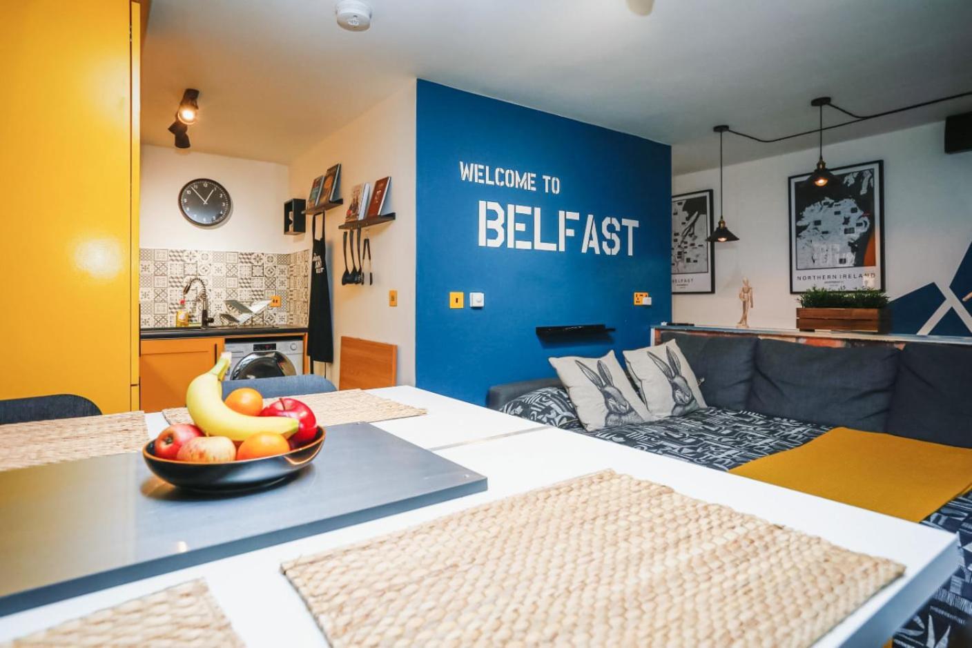 Funky City Apartment - Secure Parking - Wifi - Sleeps 6 - No Parties Belfast Buitenkant foto