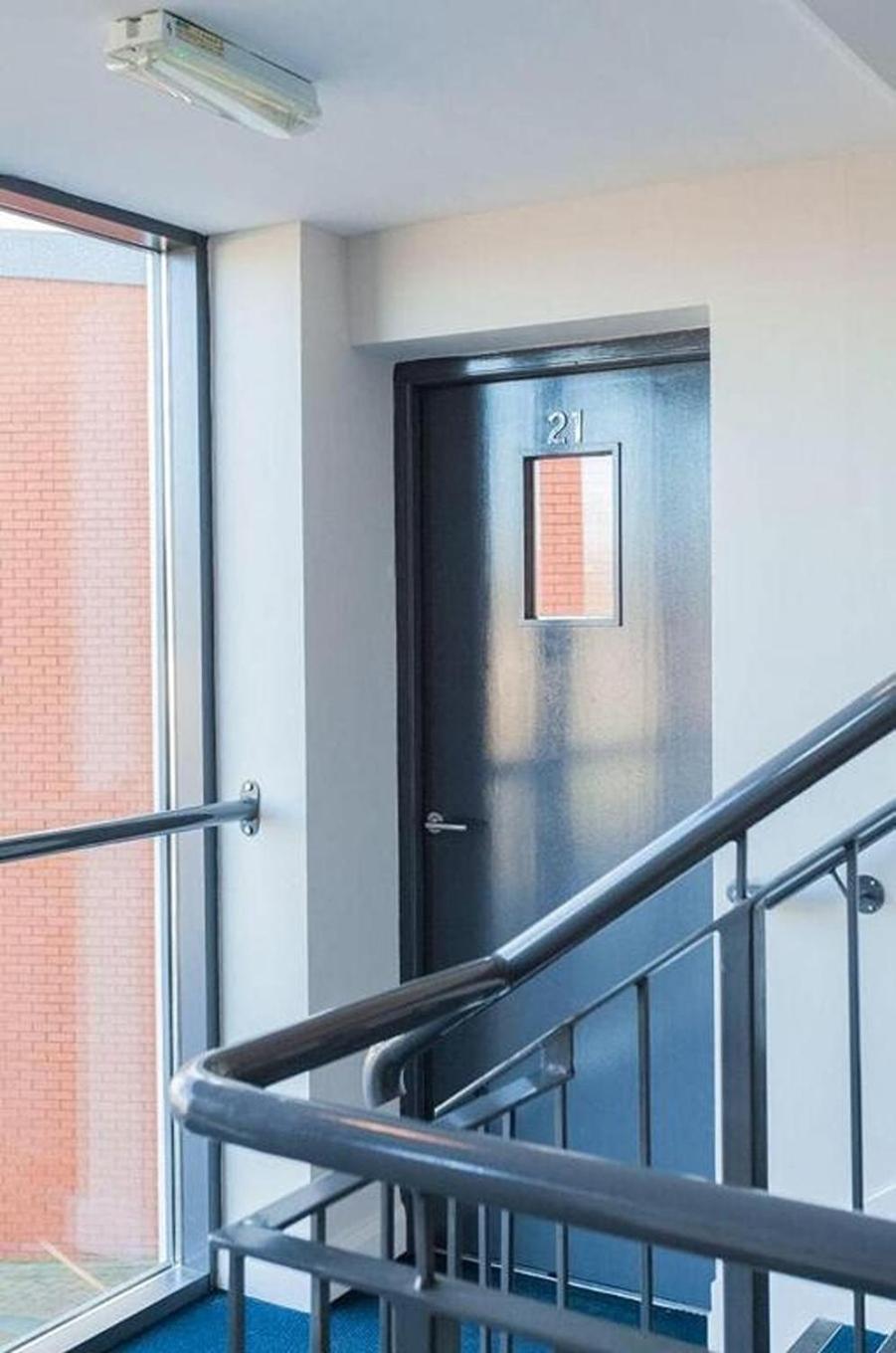 Funky City Apartment - Secure Parking - Wifi - Sleeps 6 - No Parties Belfast Buitenkant foto